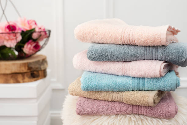 Хавлиени кърпи при погдотовката за къпане на болен човек в леглото