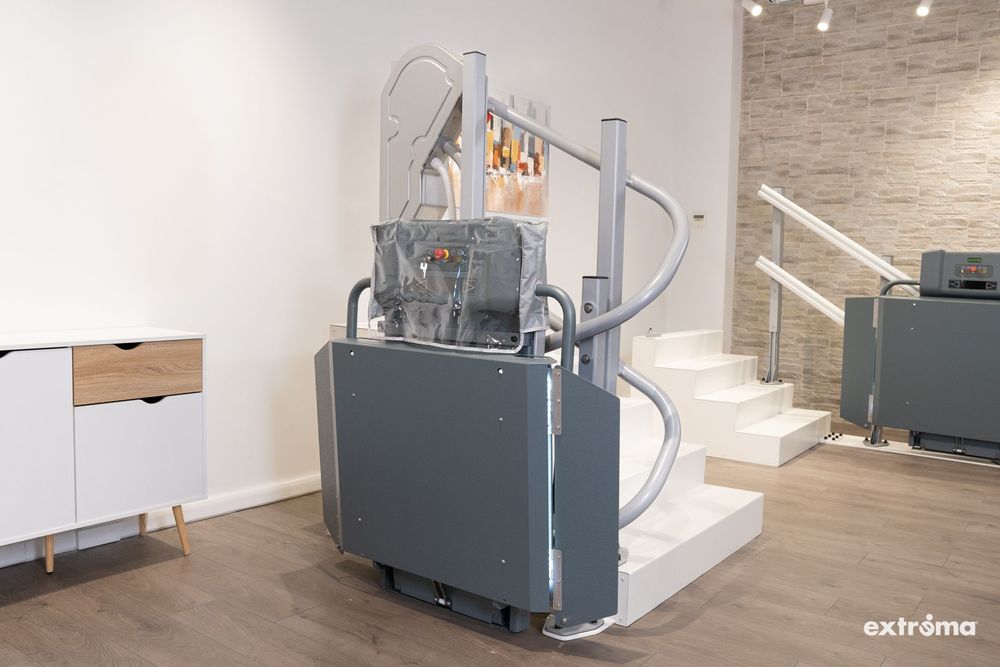 Стълбищна платформа Slim X монтирана на открито