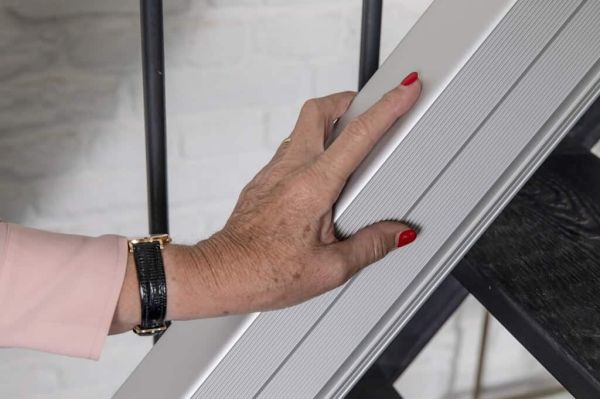 Столче за преодоляване на стълби Handicare 1100