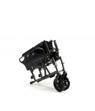 Сгъната до неузнаваемост инвалидна количка под наем.